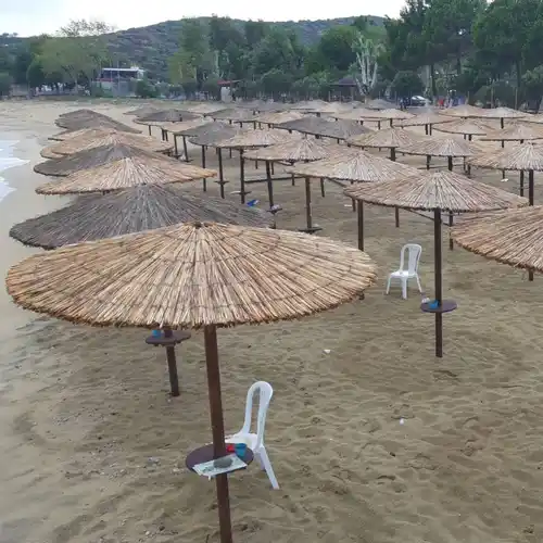 Финикас Бийч Бар & Ресторант (Foinikas Beach Bar & Restaurant)