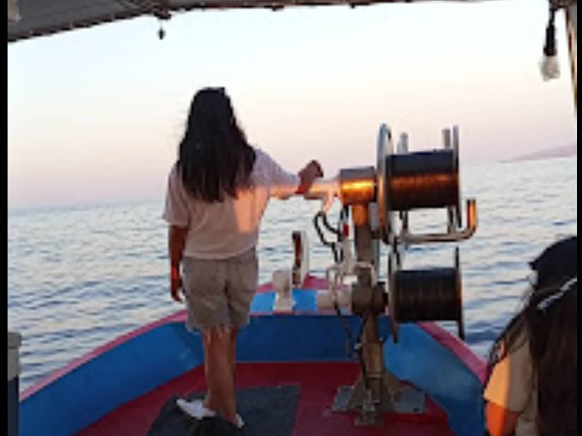 nea peramos boat hire