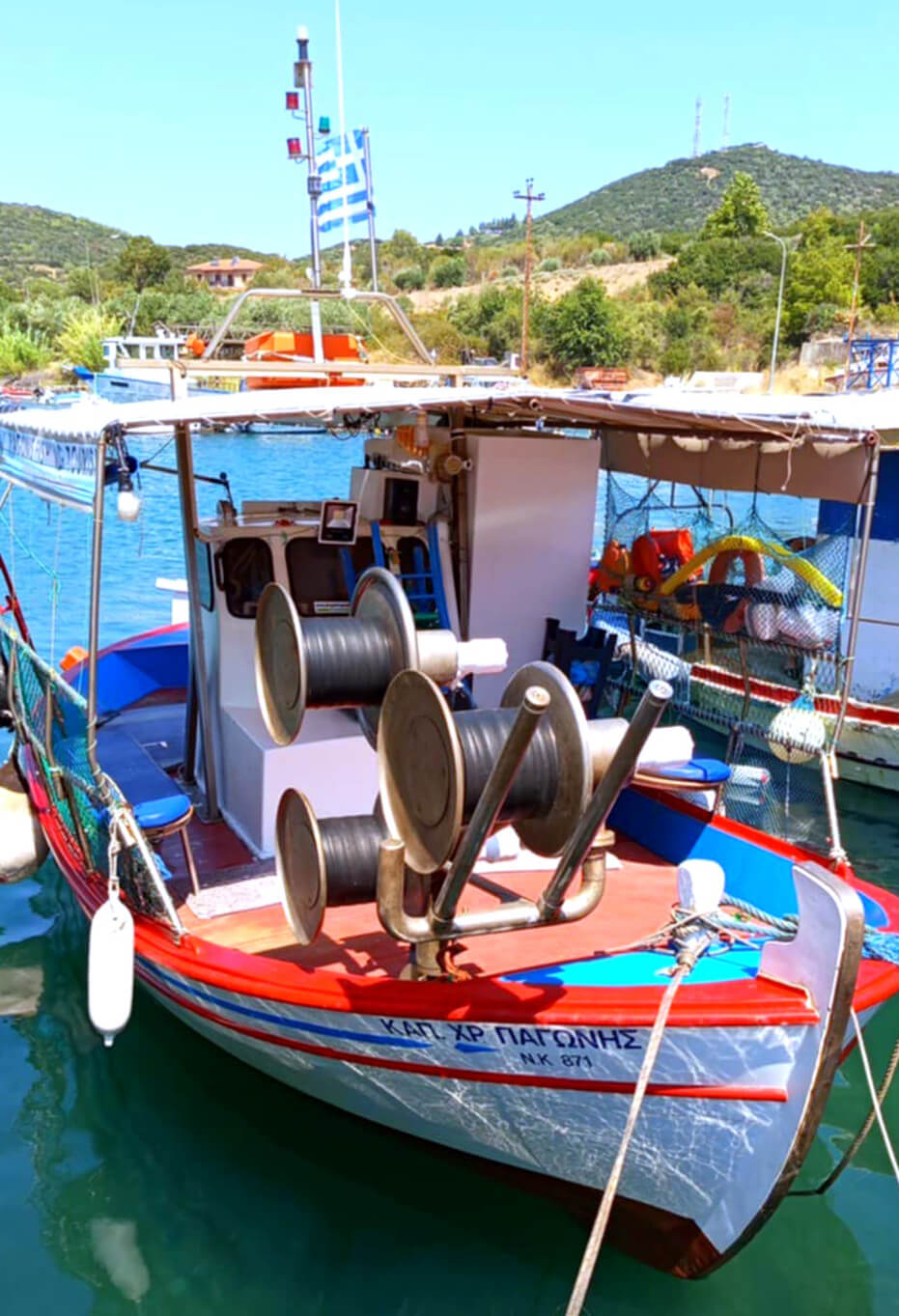 fishing boat rental nea peramos