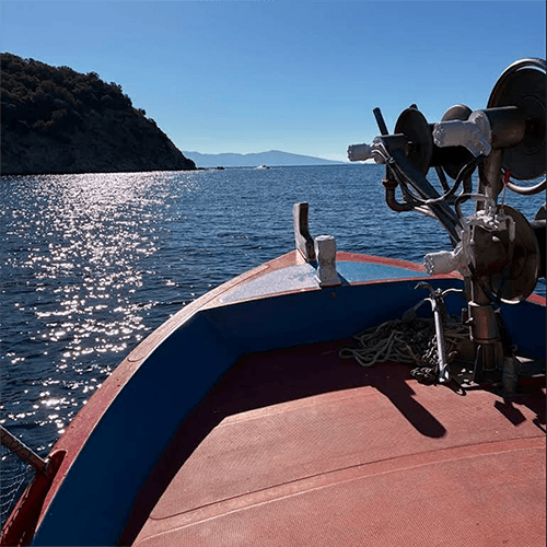 fishing boat rental nea peramos