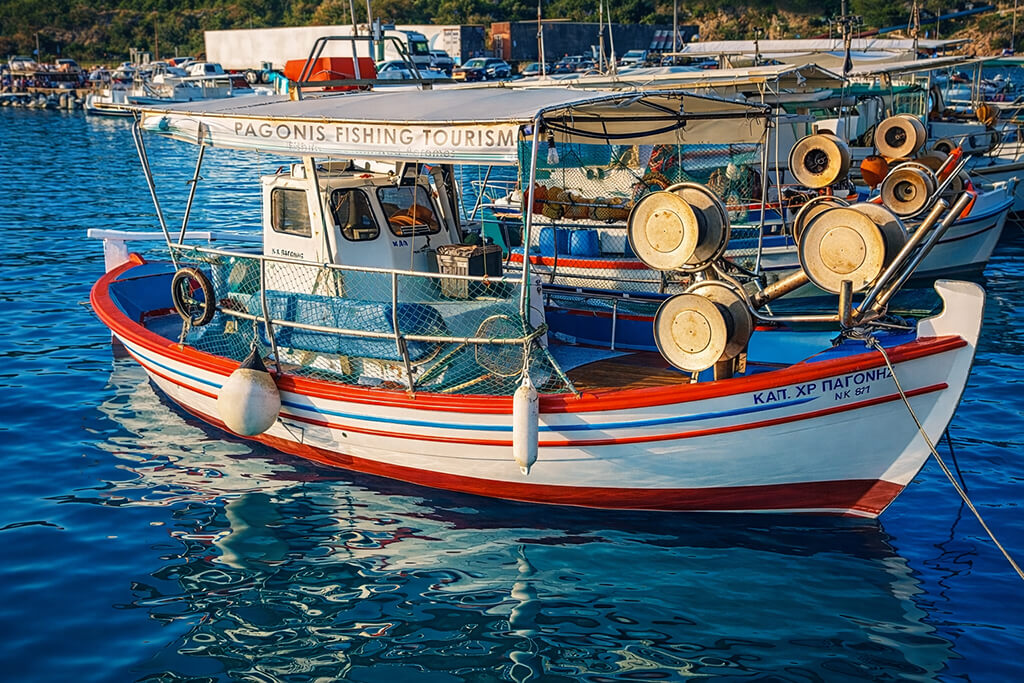 rent a boat nea peramos