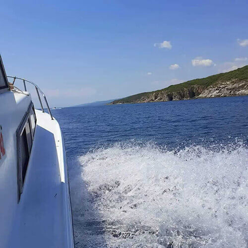 rent a boat nea peramos